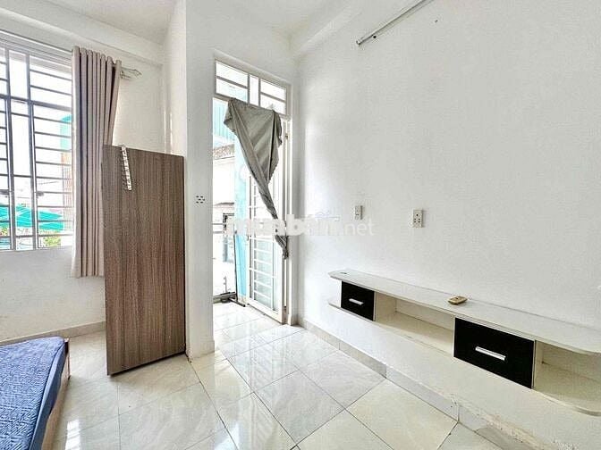🏡 Studio ban công sát ĐH Bách Khoa  ✨ Điểm nổi bật: • Ban công riêng t