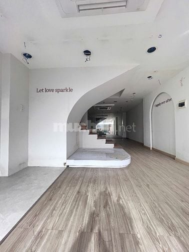 Cho thuê nguyên căn nhà mặt tiền đường 3/2 phường Vườn Lài quận 10