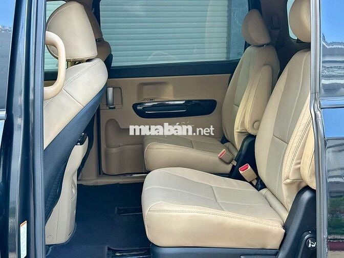 Kia Grand Sedona 7 chỗ Tự động Xăng Đen