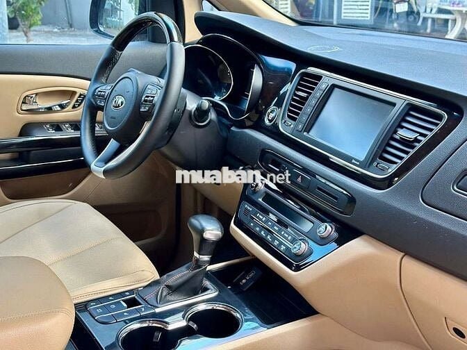 Kia Grand Sedona 7 chỗ Tự động Xăng Đen