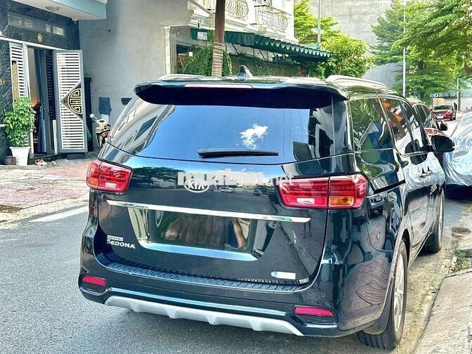 Kia Grand Sedona 7 chỗ Tự động Xăng Đen