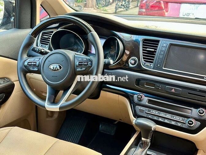 Kia Grand Sedona 7 chỗ Tự động Xăng Đen