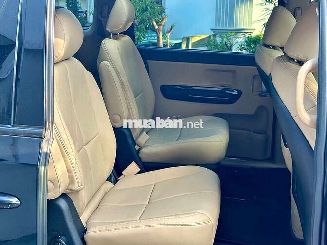 Kia Grand Sedona 7 chỗ Tự động Xăng Đen