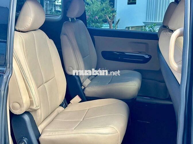 Kia Grand Sedona 7 chỗ Tự động Xăng Đen