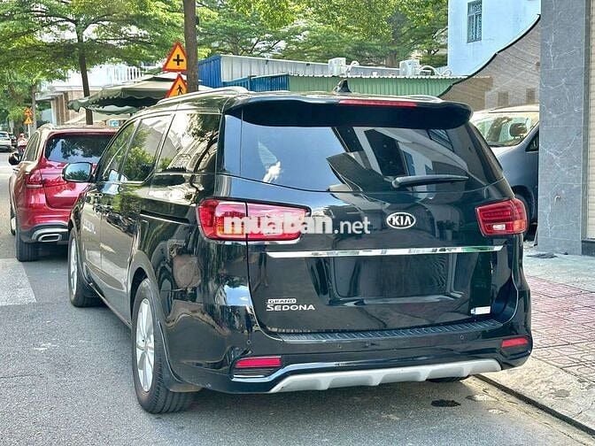 Kia Grand Sedona 7 chỗ Tự động Xăng Đen