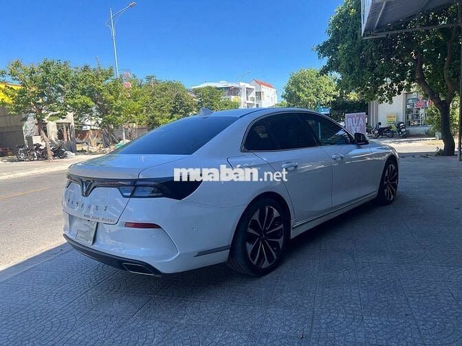 VinFast Lux A2.0 Premium 2019 Trắng 96.000 km