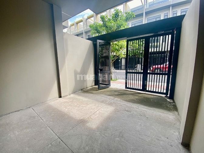 Bán căn nhà phố BCONS ngang 4m hàng hiếm kế Làng đại học Quốc Gia