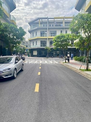 Bán căn nhà phố BCONS ngang 4m hàng hiếm kế Làng đại học Quốc Gia