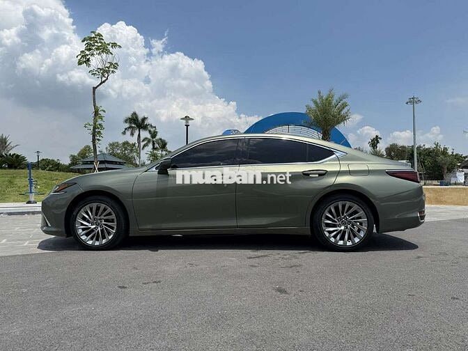 Lexus ES 250 2023 Xám 25.000 km