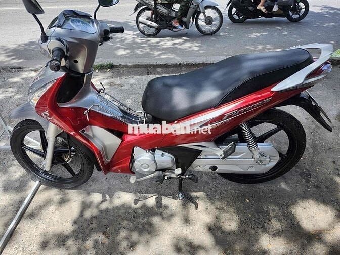 Honda Future Fi Đỏ Bạc Xăng