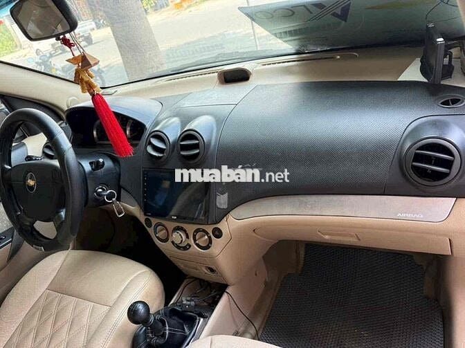 Chevrolet Aveo 2016 Bạc 5 chỗ