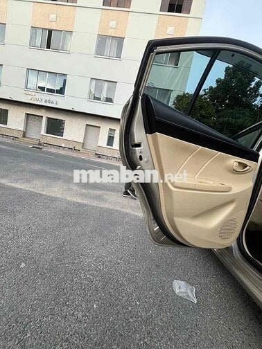 Toyota Vios Vàng cát Việt Nam