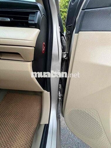Toyota Vios Vàng cát Việt Nam