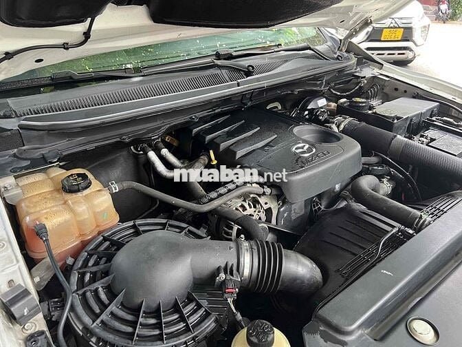 Mazda BT-50 Trắng