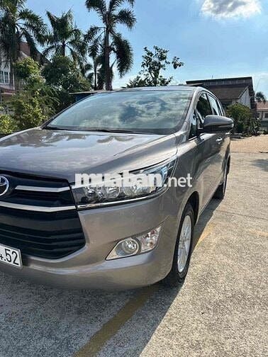 Toyota Innova 2018 Số sàn Xám