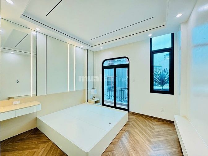 Nhà 10 m ra Hồ Sen 55m2 4 tầng giá 6.5 tỷ