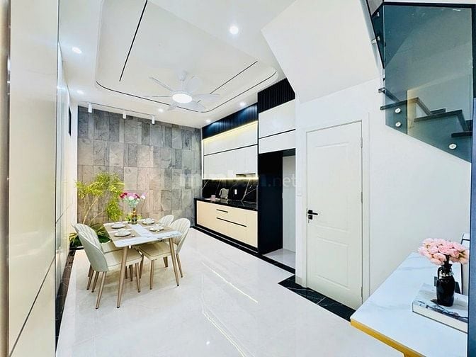 Nhà 10 m ra Hồ Sen 55m2 4 tầng giá 6.5 tỷ
