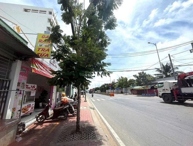 *NHÀ BÁN 2 MẶT TIỀN Nguyễn Cửu Phú, 5x40m, sổ hồng chính chủ