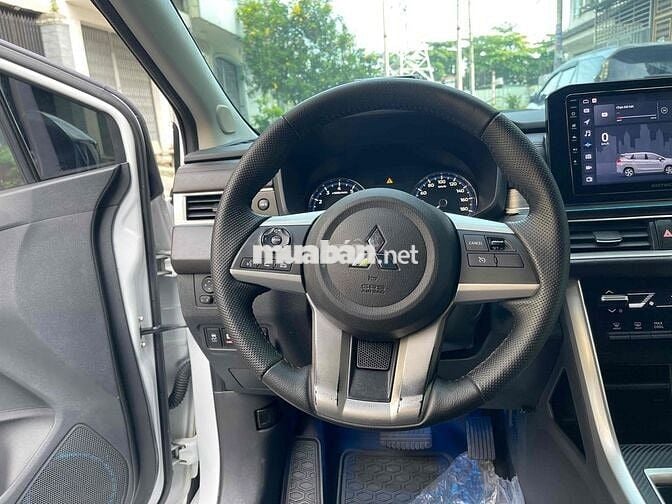Mitsubishi Xpander Premium 2023 Trắng 7 chỗ
