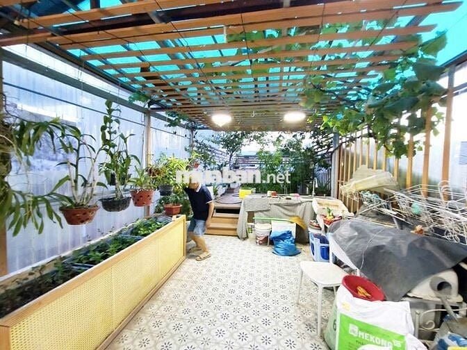Nhà ở ngay !!! 40m2 x 3.6MT x 6T - Ngõ nông , Gần hồ - tiện ích nhiều 
