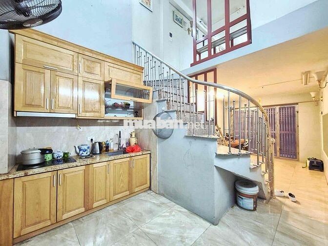 Phân lô phố Trịnh Đình Cửu ô tô đỗ cửa 35m2 x5T giá nhỉnh 6 tỷ sổ đỏ C