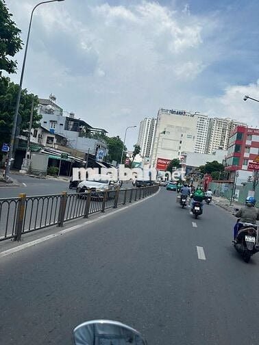 Bán nhà 4lau mặt tiền Phạm Hùng,quận 8,5.5x17m,thuê 40tr/th,KD tốt
