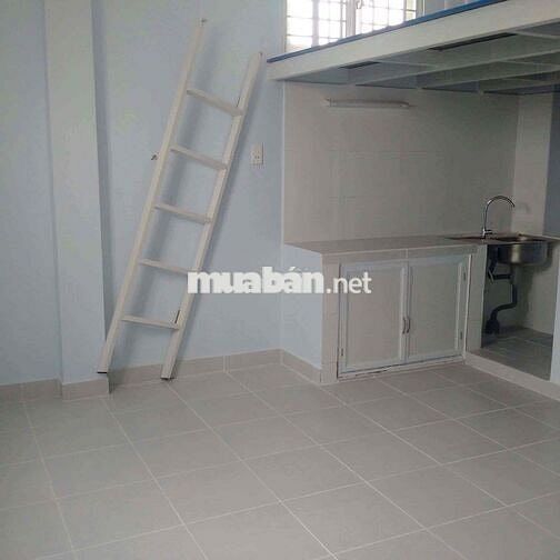 phòng 25m2 đối diện cổng chợ Hoàng Hoa Thám