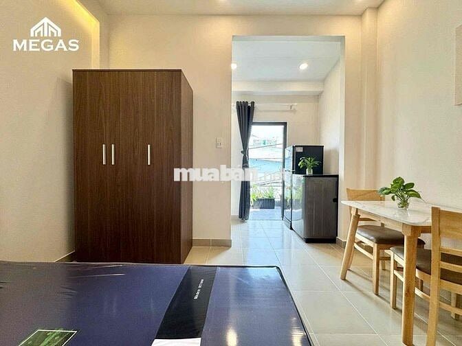 TRỐNG PHÒNG BAN CÔNG TÁCH BẾP ĐẦY ĐỦ NỘI THẤT NGAY PHAN VĂN HỚN