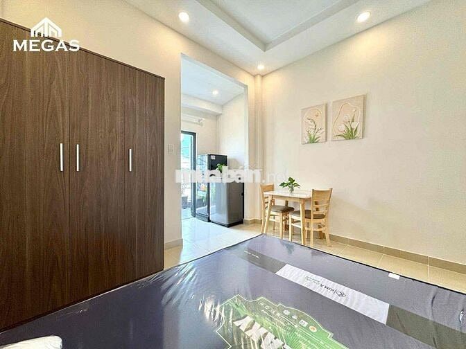 TRỐNG PHÒNG BAN CÔNG TÁCH BẾP ĐẦY ĐỦ NỘI THẤT NGAY PHAN VĂN HỚN