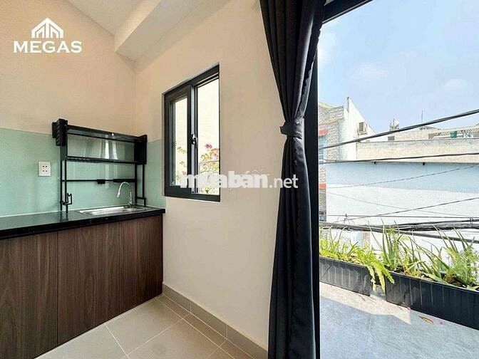 TRỐNG PHÒNG BAN CÔNG TÁCH BẾP ĐẦY ĐỦ NỘI THẤT NGAY PHAN VĂN HỚN