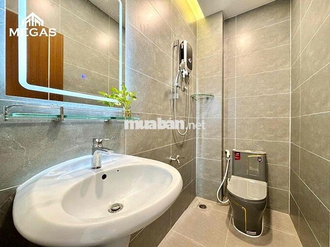 TRỐNG PHÒNG BAN CÔNG TÁCH BẾP ĐẦY ĐỦ NỘI THẤT NGAY PHAN VĂN HỚN