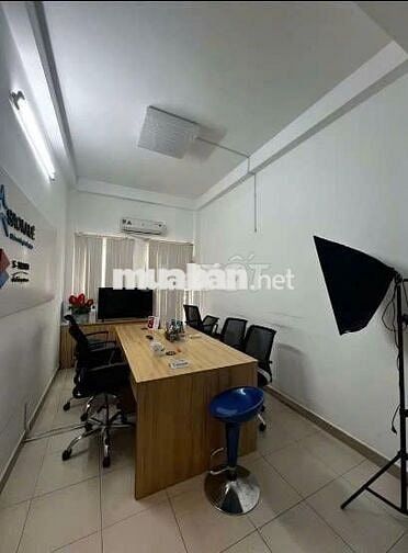 MT Đường 3/2-P.8 Q.10- 3,5x10m-4 tầng 3PN 3WC-Giá 19tr/tháng
