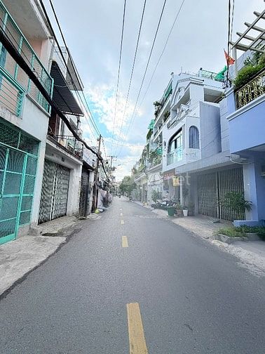 Bán Nhà mặt tiền 7 Hồng Lạc, 4x16m. 5 tầng, giảm 2 tỷ, chỉ còn 11tỷ3