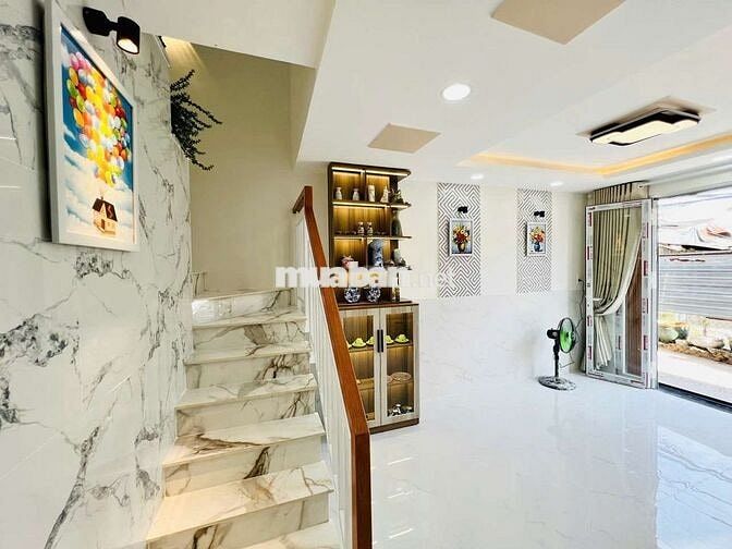 NHÀ ĐẸP GIÁ TỐT. P PHÚ ĐỊNH  .(  P 15 Q. 8 )
