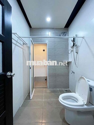 CHO THUÊ CHDV FULL NỘI THẤT NGAY TRỤC ĐƯỜNG PHẠM VĂN ĐỒNG GẦN ĐH CN