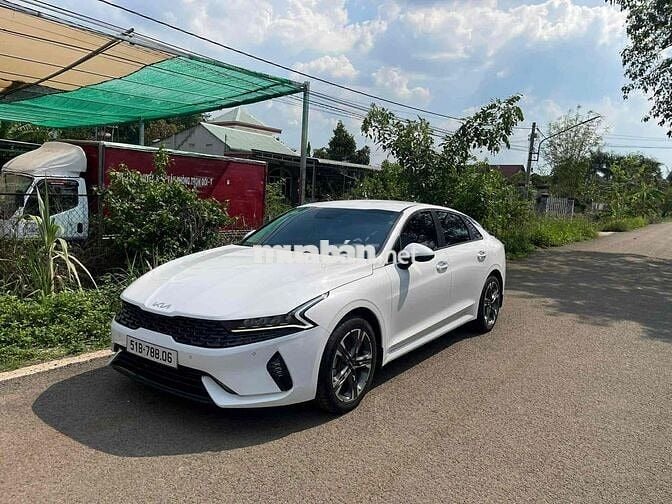 Kia K5 2022 Trắng 5 chỗ