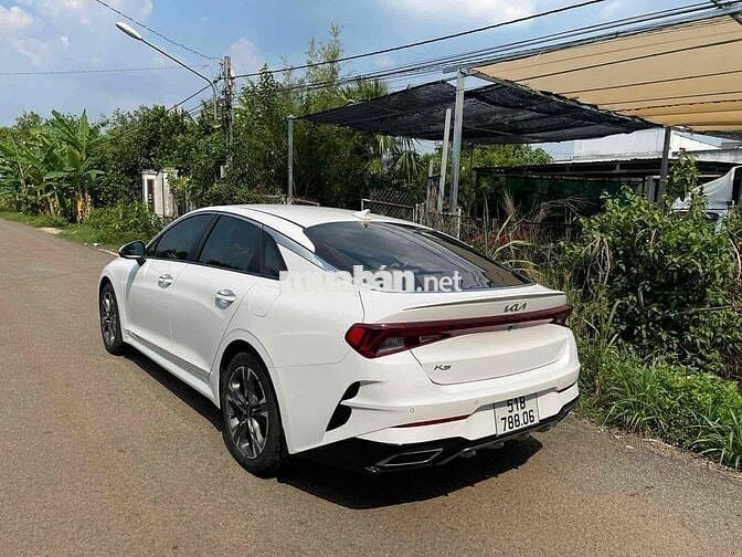 Kia K5 2022 Trắng 5 chỗ