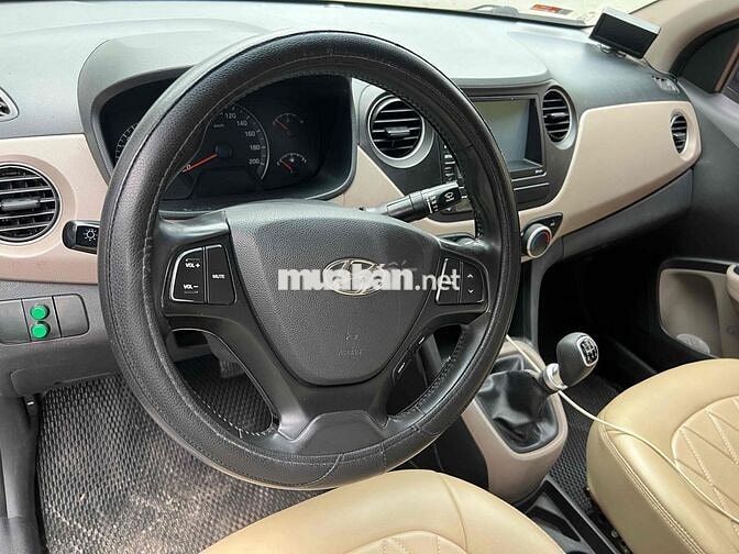 Hyundai Grand i10 Số sàn Bạc