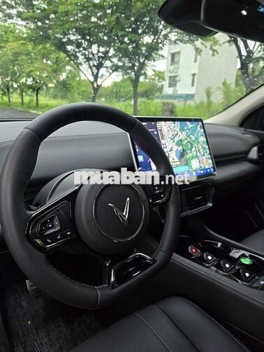 VinFast VF8 Bản S 2024 Xanh 14.000 km