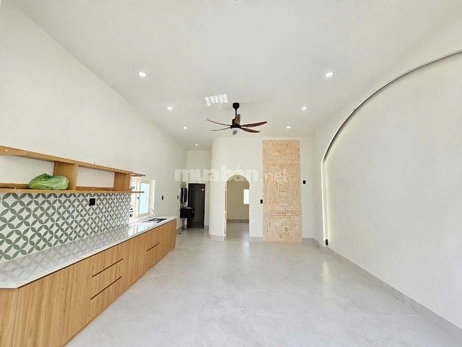 E CHÍNH CHỦ BÁN NHÀ THỔ CƯ, GÓC 2 MẶT TIỀN Ở HỐ NAI CHỈ 2TY700