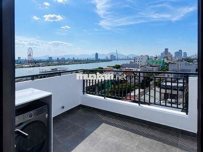 studio apartment has a balcony with a view of the fireworks