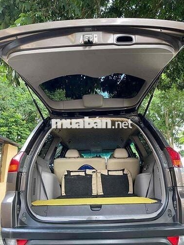 Mitsubishi Pajero Sport máy dầu 2 cầu