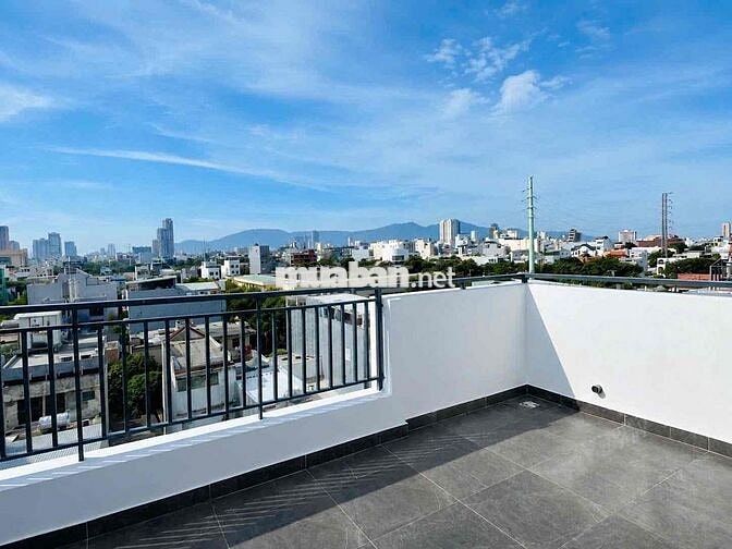 studio apartment has a balcony with a view of the fireworks