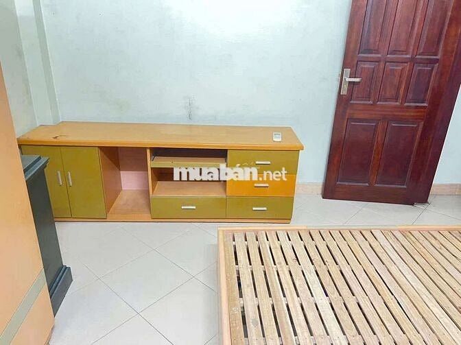 Nhà Nguyên Căn Giang Biên 3PN - Ô Tô Đỗ Cửa-Vỉa Hè Rộng-Chỉ 7 Triệu/Th