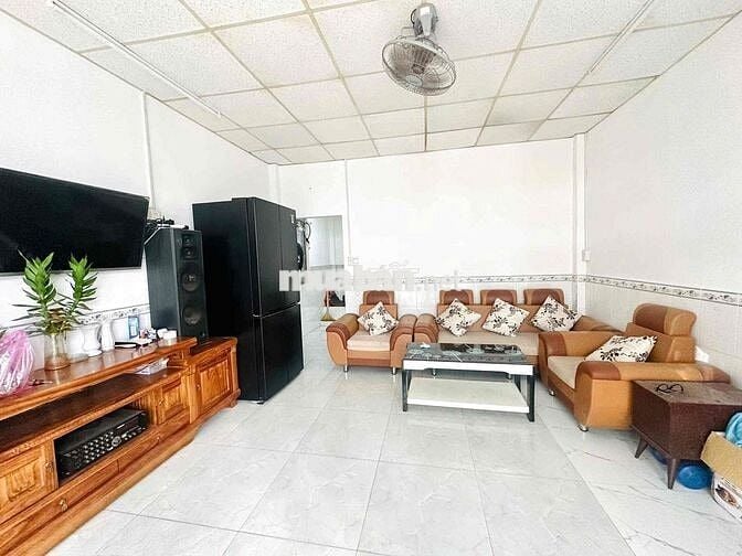 Nhà nguyên căn đầy đủ nội thất đg Lê Văn Lương