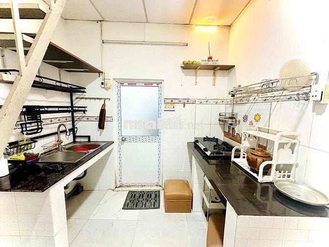 Nhà nguyên căn đầy đủ nội thất đg Lê Văn Lương