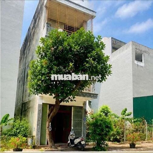 Nhà Nguyên Căn Giang Biên 3PN - Ô Tô Đỗ Cửa-Vỉa Hè Rộng-Chỉ 7 Triệu/Th