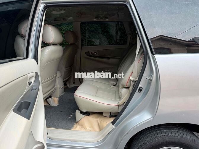 Toyota Innova 2.0 E 2015 Số sàn Bạc