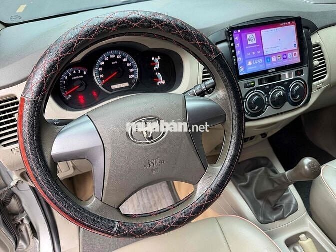 Toyota Innova 2.0 E 2015 Số sàn Bạc