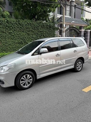 Toyota Innova 2.0 E 2015 Số sàn Bạc